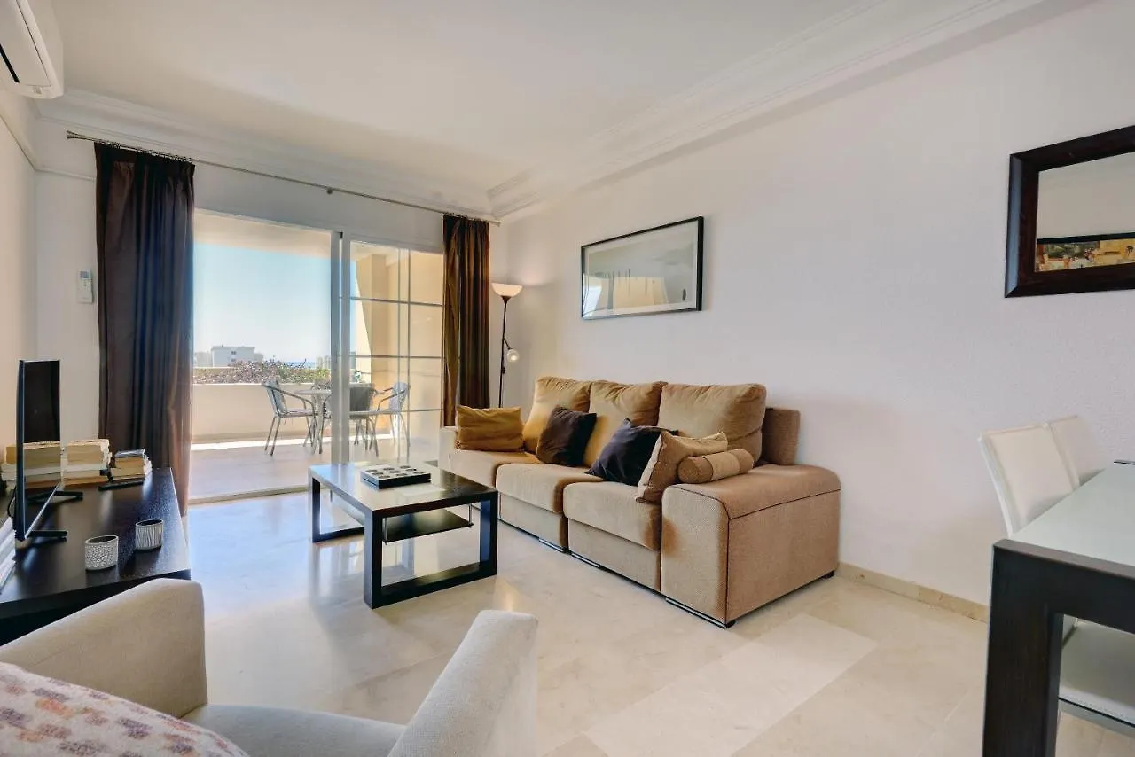 Spacious Apartment Puerto Alto Estepona