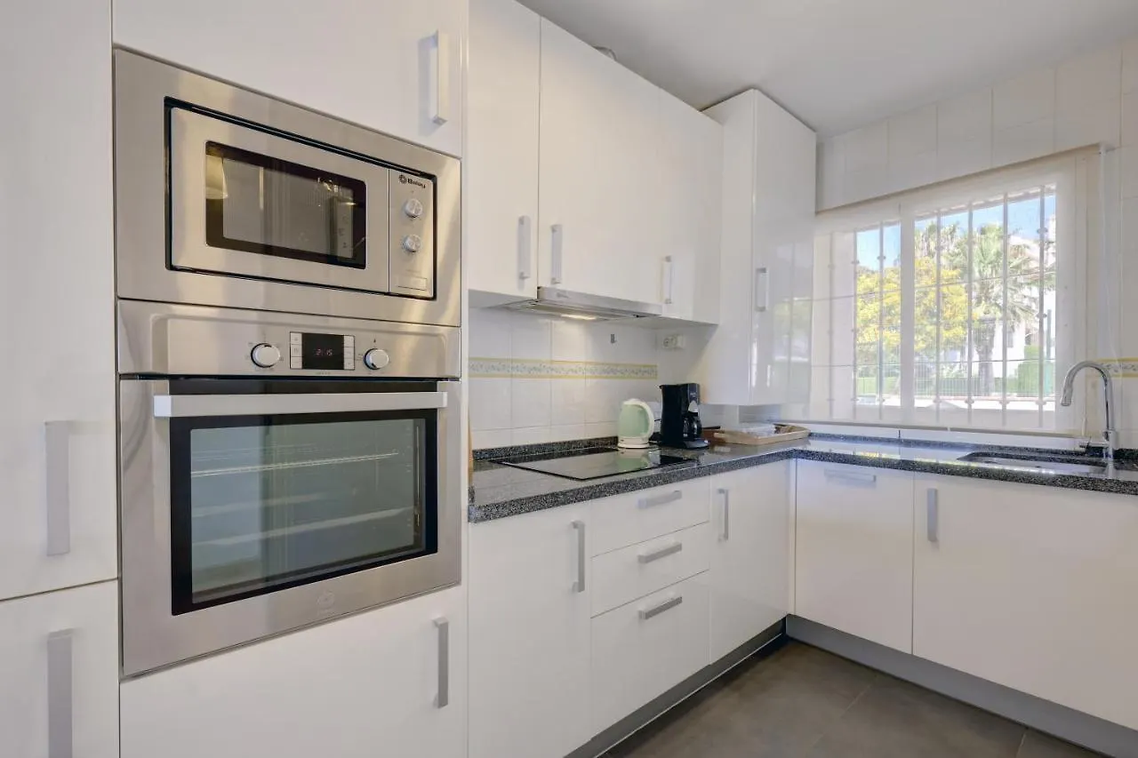 Spacious Apartment Puerto Alto Estepona