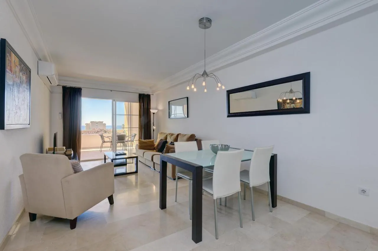 Spacious Apartment Puerto Alto Estepona