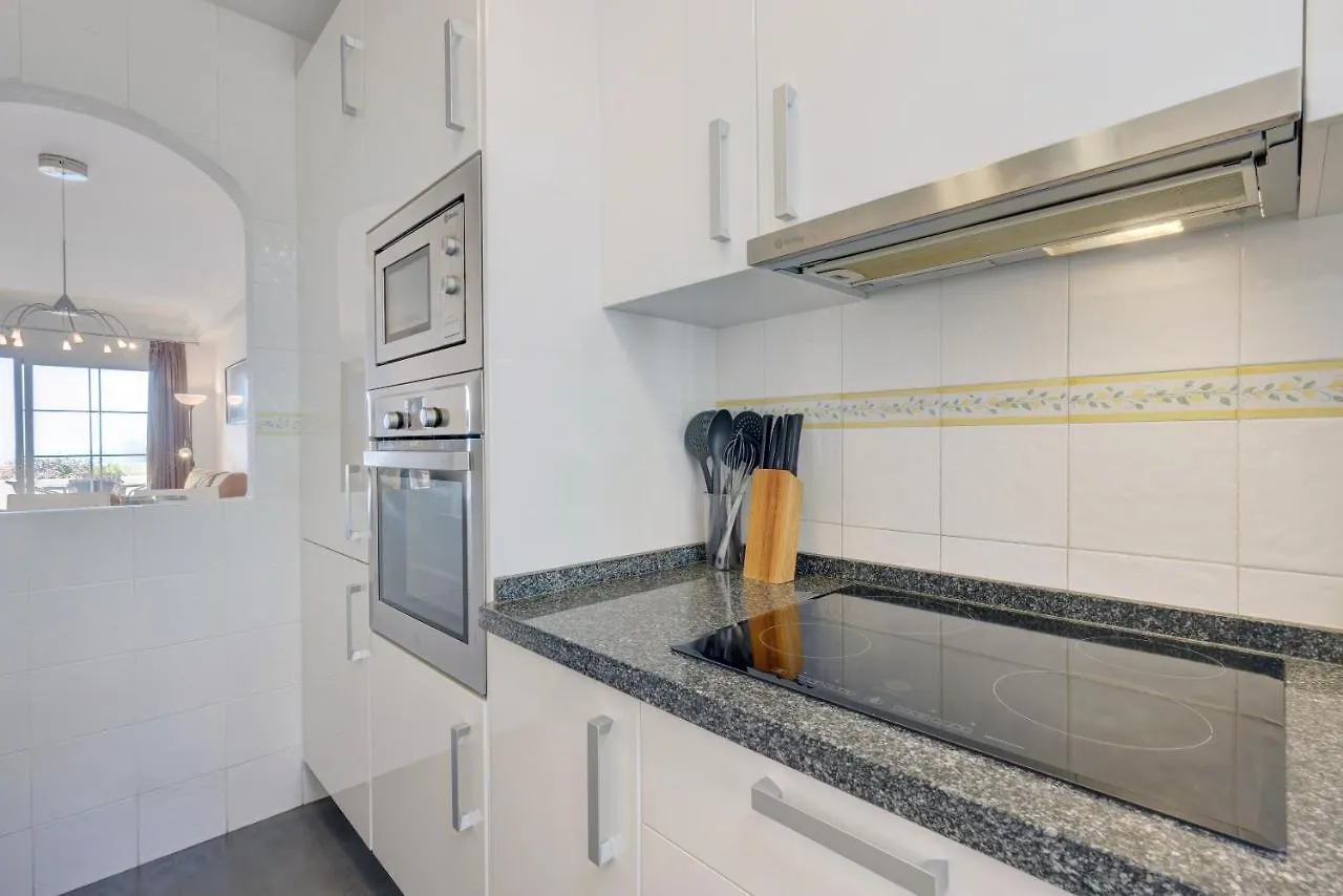 Spacious Apartment Puerto Alto Estepona