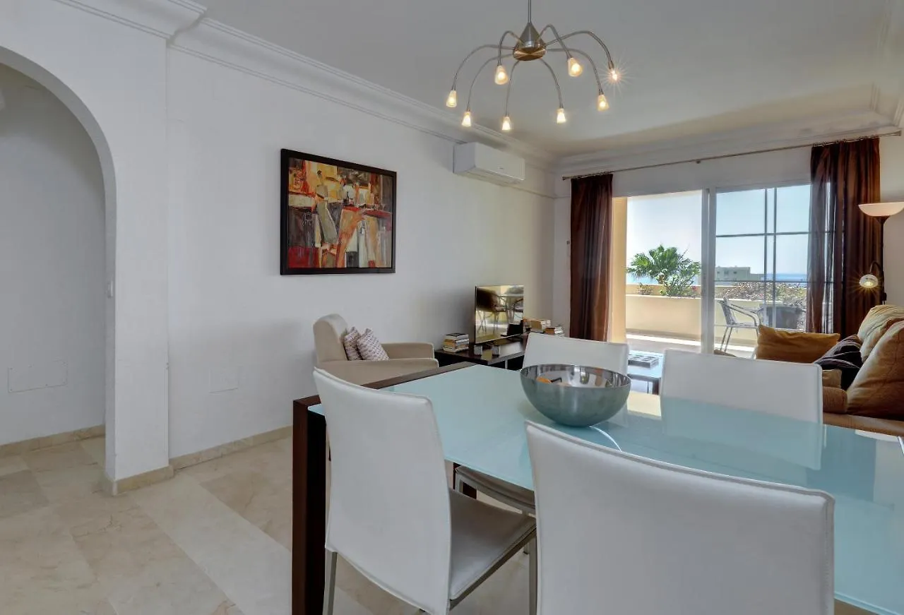 Spacious Apartment Puerto Alto Estepona